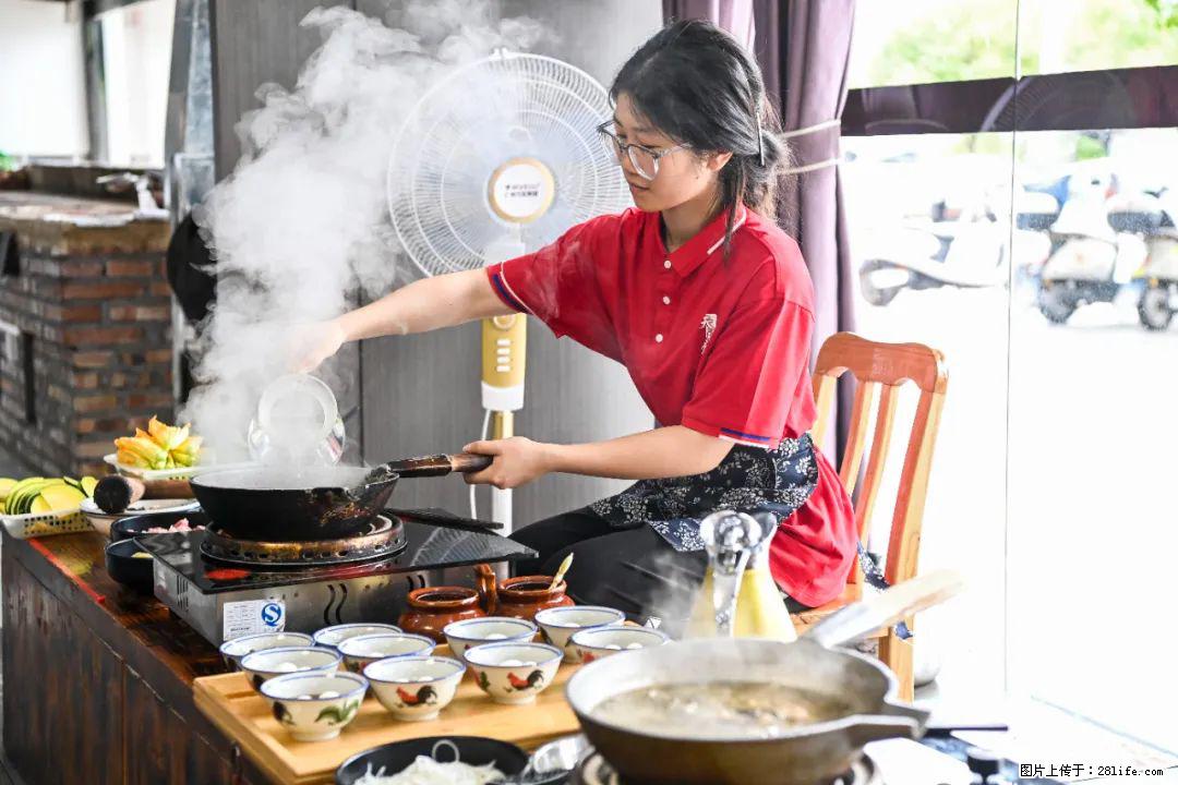全网追的“扁担女孩”，找了一份暑假工，时薪12元 - 九江生活资讯 - 九江28生活网 jj.28life.net
